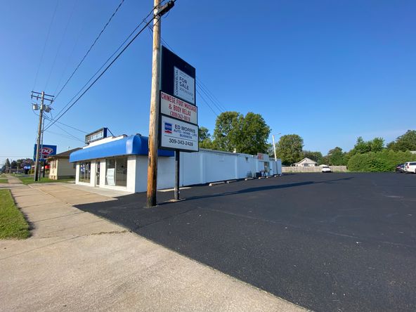 750 N Henderson St, Galesburg, IL 61401